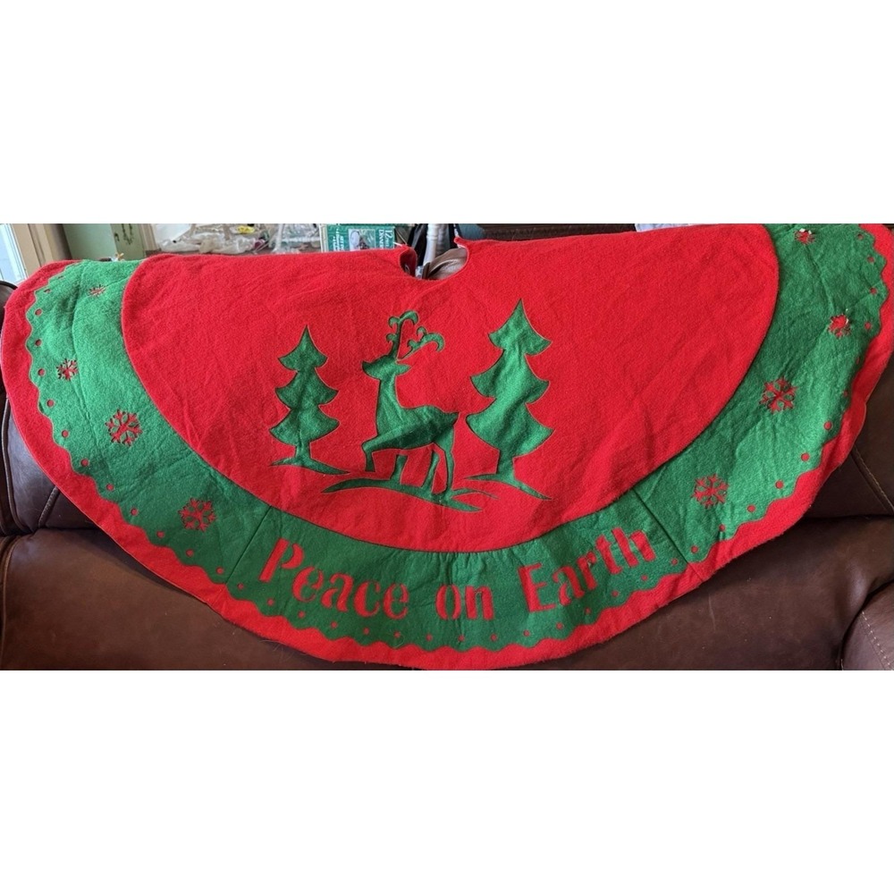 VTG‎ Christmas Tree Skirt 44" Red Green Plush Velvet "Peace On Earth" Appliqués
